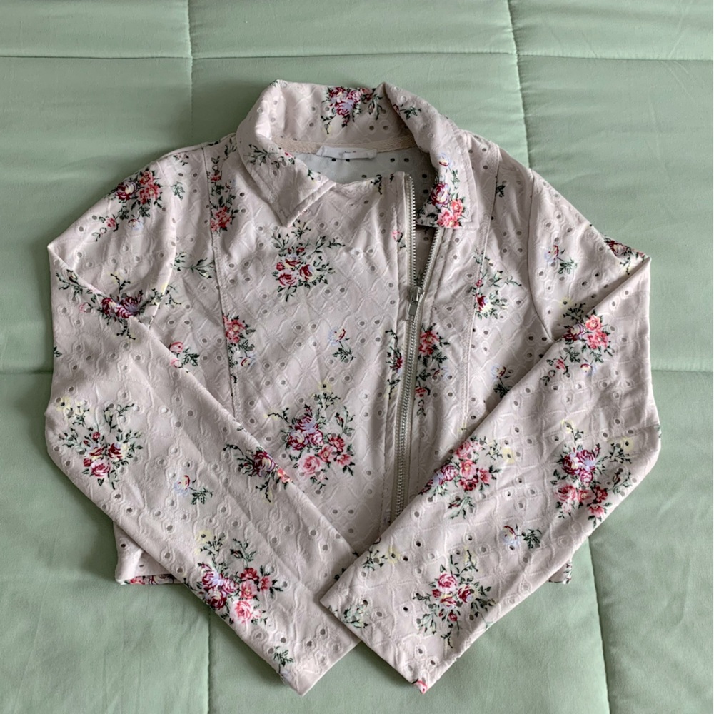 Beautees smart knit girls floral fashion bomber jacket. Size medium 10/12